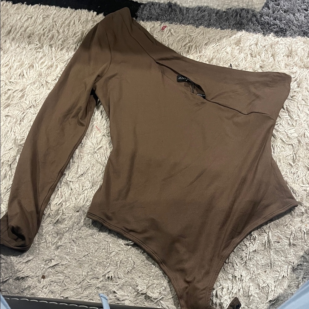 Elegant Brown One-Shoulder Bodysuit